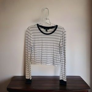 Forever 21 Long Sleeve Crop Pull Over Top. Size Small